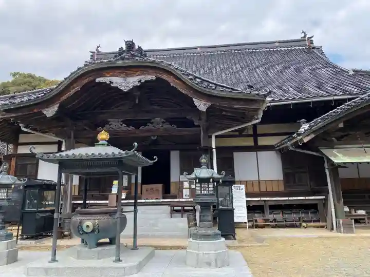 東大寺別院阿弥陀寺の{uncategorized: "未分類", other: "その他", undefined: "問題あり", building: "その他建物", grave: "お墓", sacred_gate: "鳥居", guardian: "狛犬", statue: "像", buddha: "仏像", history: "歴史", nature: "自然", garden: "庭園", animal: "動物", pagoda: "塔", temizu: "手水舎", mountain_gate: "山門・神門", sanctuary: "本殿・本堂", subordinate: "末社・摂社", art: "芸術", scenery: "景色", jizo: "地蔵", ema: "絵馬", goshuin: "御朱印", omikuji: "おみくじ", items: "授与品その他", amulet: "お守り", goshuincho: "御朱印帳", eats: "食事", festival: "お祭り", votive_dance: "神楽", shichigosan: "七五三参", wedding: "結婚式", experience: "体験その他", initially: "初詣", around: "周辺", anti_infection: "感染症対策"}