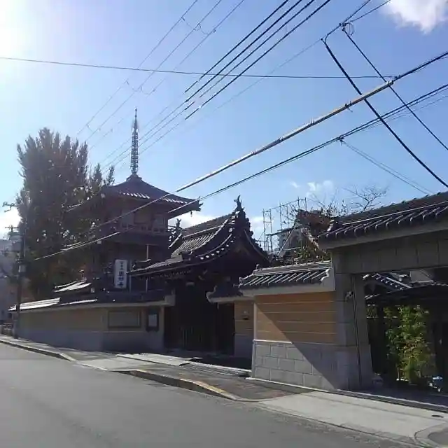 圓妙寺の山門