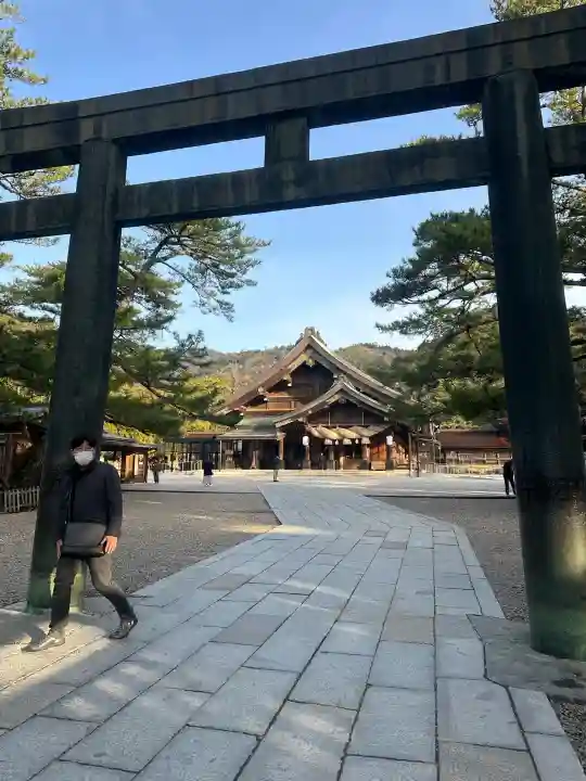 出雲大社の{uncategorized: "未分類", other: "その他", undefined: "問題あり", building: "その他建物", grave: "お墓", sacred_gate: "鳥居", guardian: "狛犬", statue: "像", buddha: "仏像", history: "歴史", nature: "自然", garden: "庭園", animal: "動物", pagoda: "塔", temizu: "手水舎", mountain_gate: "山門・神門", sanctuary: "本殿・本堂", subordinate: "末社・摂社", art: "芸術", scenery: "景色", jizo: "地蔵", ema: "絵馬", goshuin: "御朱印", omikuji: "おみくじ", items: "授与品その他", amulet: "お守り", goshuincho: "御朱印帳", eats: "食事", festival: "お祭り", votive_dance: "神楽", shichigosan: "七五三参", wedding: "結婚式", experience: "体験その他", initially: "初詣", around: "周辺", anti_infection: "感染症対策"}