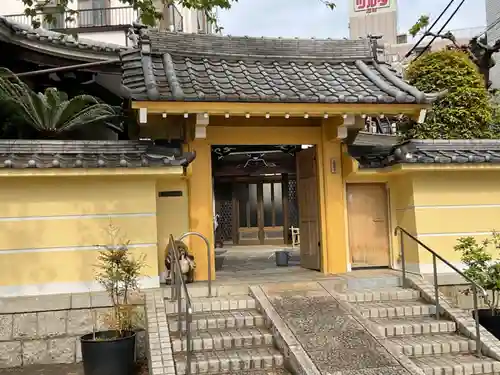 想念寺の山門