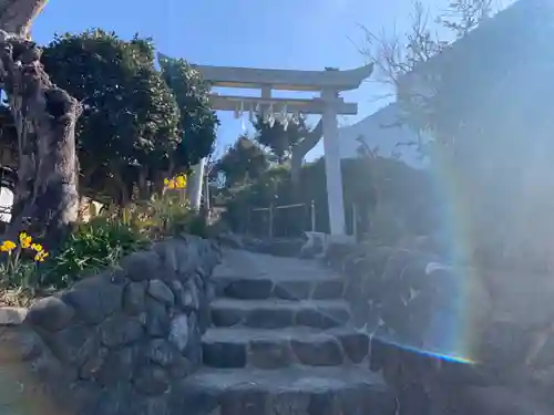 横浜御嶽神社の鳥居