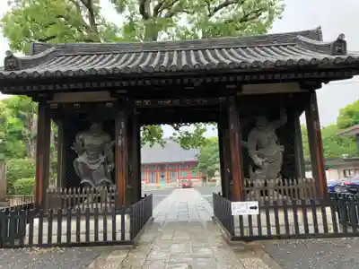 宝仙寺の山門・神門