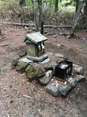 新屋山神社奥宮(山梨県)