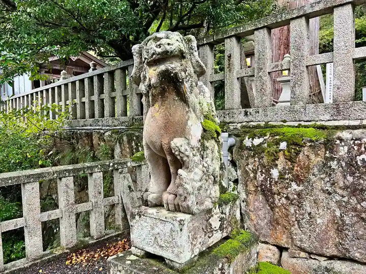 宇波西神社の狛犬