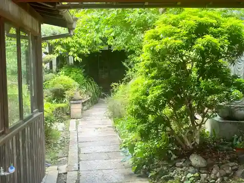 千佛院の{uncategorized: "未分類", other: "その他", undefined: "問題あり", building: "その他建物", grave: "お墓", sacred_gate: "鳥居", guardian: "狛犬", statue: "像", buddha: "仏像", history: "歴史", nature: "自然", garden: "庭園", animal: "動物", pagoda: "塔", temizu: "手水舎", mountain_gate: "山門・神門", sanctuary: "本殿・本堂", subordinate: "末社・摂社", art: "芸術", scenery: "景色", jizo: "地蔵", ema: "絵馬", goshuin: "御朱印", omikuji: "おみくじ", items: "授与品その他", amulet: "お守り", goshuincho: "御朱印帳", eats: "食事", festival: "お祭り", votive_dance: "神楽", shichigosan: "七五三参", wedding: "結婚式", experience: "体験その他", initially: "初詣", around: "周辺", anti_infection: "感染症対策"}