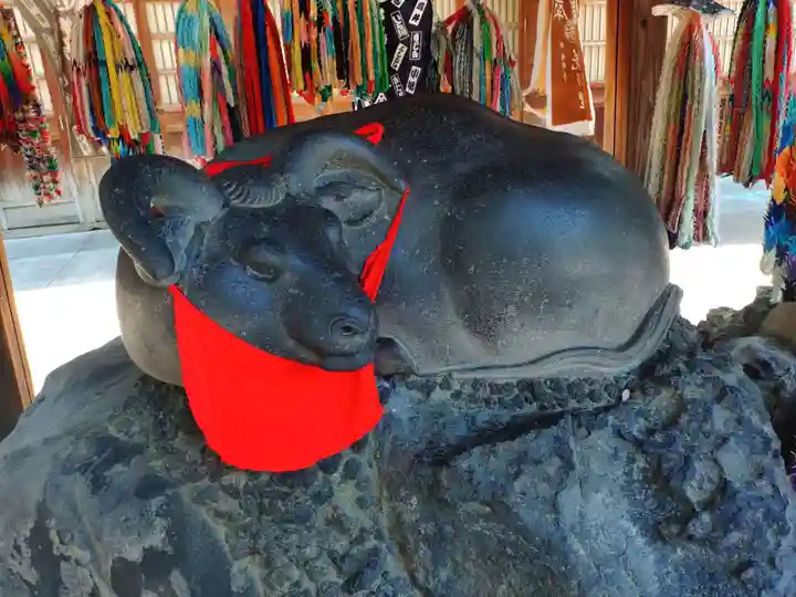 牛嶋神社の像
