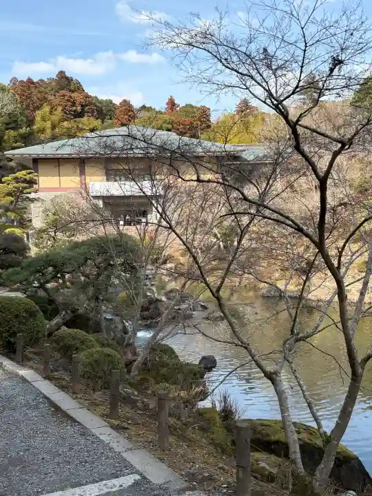 成田山醫王殿の{uncategorized: "未分類", other: "その他", undefined: "問題あり", building: "その他建物", grave: "お墓", sacred_gate: "鳥居", guardian: "狛犬", statue: "像", buddha: "仏像", history: "歴史", nature: "自然", garden: "庭園", animal: "動物", pagoda: "塔", temizu: "手水舎", mountain_gate: "山門・神門", sanctuary: "本殿・本堂", subordinate: "末社・摂社", art: "芸術", scenery: "景色", jizo: "地蔵", ema: "絵馬", goshuin: "御朱印", omikuji: "おみくじ", items: "授与品その他", amulet: "お守り", goshuincho: "御朱印帳", eats: "食事", festival: "お祭り", votive_dance: "神楽", shichigosan: "七五三参", wedding: "結婚式", experience: "体験その他", initially: "初詣", around: "周辺", anti_infection: "感染症対策"}