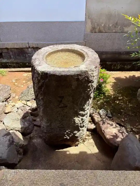 総見院の{uncategorized: "未分類", other: "その他", undefined: "問題あり", building: "その他建物", grave: "お墓", sacred_gate: "鳥居", guardian: "狛犬", statue: "像", buddha: "仏像", history: "歴史", nature: "自然", garden: "庭園", animal: "動物", pagoda: "塔", temizu: "手水舎", mountain_gate: "山門・神門", sanctuary: "本殿・本堂", subordinate: "末社・摂社", art: "芸術", scenery: "景色", jizo: "地蔵", ema: "絵馬", goshuin: "御朱印", omikuji: "おみくじ", items: "授与品その他", amulet: "お守り", goshuincho: "御朱印帳", eats: "食事", festival: "お祭り", votive_dance: "神楽", shichigosan: "七五三参", wedding: "結婚式", experience: "体験その他", initially: "初詣", around: "周辺", anti_infection: "感染症対策"}