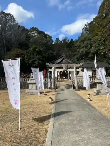 宮崎神社の{uncategorized: "未分類", other: "その他", undefined: "問題あり", building: "その他建物", grave: "お墓", sacred_gate: "鳥居", guardian: "狛犬", statue: "像", buddha: "仏像", history: "歴史", nature: "自然", garden: "庭園", animal: "動物", pagoda: "塔", temizu: "手水舎", mountain_gate: "山門・神門", sanctuary: "本殿・本堂", subordinate: "末社・摂社", art: "芸術", scenery: "景色", jizo: "地蔵", ema: "絵馬", goshuin: "御朱印", omikuji: "おみくじ", items: "授与品その他", amulet: "お守り", goshuincho: "御朱印帳", eats: "食事", festival: "お祭り", votive_dance: "神楽", shichigosan: "七五三参", wedding: "結婚式", experience: "体験その他", initially: "初詣", around: "周辺", anti_infection: "感染症対策"}