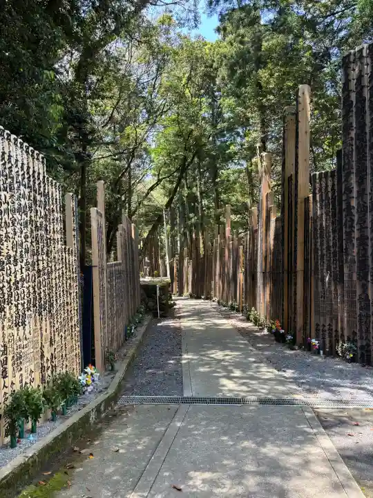 金剛證寺奥之院の{uncategorized: "未分類", other: "その他", undefined: "問題あり", building: "その他建物", grave: "お墓", sacred_gate: "鳥居", guardian: "狛犬", statue: "像", buddha: "仏像", history: "歴史", nature: "自然", garden: "庭園", animal: "動物", pagoda: "塔", temizu: "手水舎", mountain_gate: "山門・神門", sanctuary: "本殿・本堂", subordinate: "末社・摂社", art: "芸術", scenery: "景色", jizo: "地蔵", ema: "絵馬", goshuin: "御朱印", omikuji: "おみくじ", items: "授与品その他", amulet: "お守り", goshuincho: "御朱印帳", eats: "食事", festival: "お祭り", votive_dance: "神楽", shichigosan: "七五三参", wedding: "結婚式", experience: "体験その他", initially: "初詣", around: "周辺", anti_infection: "感染症対策"}
