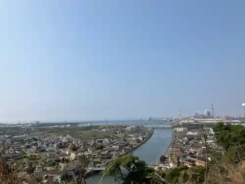 人見神社の{uncategorized: "未分類", other: "その他", undefined: "問題あり", building: "その他建物", grave: "お墓", sacred_gate: "鳥居", guardian: "狛犬", statue: "像", buddha: "仏像", history: "歴史", nature: "自然", garden: "庭園", animal: "動物", pagoda: "塔", temizu: "手水舎", mountain_gate: "山門・神門", sanctuary: "本殿・本堂", subordinate: "末社・摂社", art: "芸術", scenery: "景色", jizo: "地蔵", ema: "絵馬", goshuin: "御朱印", omikuji: "おみくじ", items: "授与品その他", amulet: "お守り", goshuincho: "御朱印帳", eats: "食事", festival: "お祭り", votive_dance: "神楽", shichigosan: "七五三参", wedding: "結婚式", experience: "体験その他", initially: "初詣", around: "周辺", anti_infection: "感染症対策"}