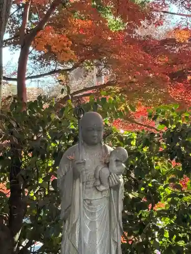 深大寺の{uncategorized: "未分類", other: "その他", undefined: "問題あり", building: "その他建物", grave: "お墓", sacred_gate: "鳥居", guardian: "狛犬", statue: "像", buddha: "仏像", history: "歴史", nature: "自然", garden: "庭園", animal: "動物", pagoda: "塔", temizu: "手水舎", mountain_gate: "山門・神門", sanctuary: "本殿・本堂", subordinate: "末社・摂社", art: "芸術", scenery: "景色", jizo: "地蔵", ema: "絵馬", goshuin: "御朱印", omikuji: "おみくじ", items: "授与品その他", amulet: "お守り", goshuincho: "御朱印帳", eats: "食事", festival: "お祭り", votive_dance: "神楽", shichigosan: "七五三参", wedding: "結婚式", experience: "体験その他", initially: "初詣", around: "周辺", anti_infection: "感染症対策"}
