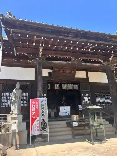関善光寺の{uncategorized: "未分類", other: "その他", undefined: "問題あり", building: "その他建物", grave: "お墓", sacred_gate: "鳥居", guardian: "狛犬", statue: "像", buddha: "仏像", history: "歴史", nature: "自然", garden: "庭園", animal: "動物", pagoda: "塔", temizu: "手水舎", mountain_gate: "山門・神門", sanctuary: "本殿・本堂", subordinate: "末社・摂社", art: "芸術", scenery: "景色", jizo: "地蔵", ema: "絵馬", goshuin: "御朱印", omikuji: "おみくじ", items: "授与品その他", amulet: "お守り", goshuincho: "御朱印帳", eats: "食事", festival: "お祭り", votive_dance: "神楽", shichigosan: "七五三参", wedding: "結婚式", experience: "体験その他", initially: "初詣", around: "周辺", anti_infection: "感染症対策"}