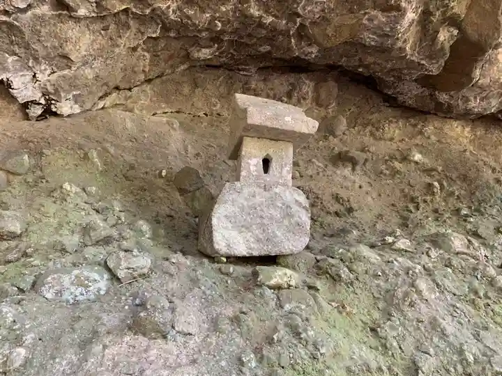 深草岩屋観音堂(深草山瑞岩寺奥院)の末社・摂社