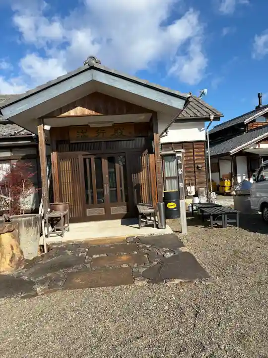 箕輪山満行院霊巖寺の{uncategorized: "未分類", other: "その他", undefined: "問題あり", building: "その他建物", grave: "お墓", sacred_gate: "鳥居", guardian: "狛犬", statue: "像", buddha: "仏像", history: "歴史", nature: "自然", garden: "庭園", animal: "動物", pagoda: "塔", temizu: "手水舎", mountain_gate: "山門・神門", sanctuary: "本殿・本堂", subordinate: "末社・摂社", art: "芸術", scenery: "景色", jizo: "地蔵", ema: "絵馬", goshuin: "御朱印", omikuji: "おみくじ", items: "授与品その他", amulet: "お守り", goshuincho: "御朱印帳", eats: "食事", festival: "お祭り", votive_dance: "神楽", shichigosan: "七五三参", wedding: "結婚式", experience: "体験その他", initially: "初詣", around: "周辺", anti_infection: "感染症対策"}