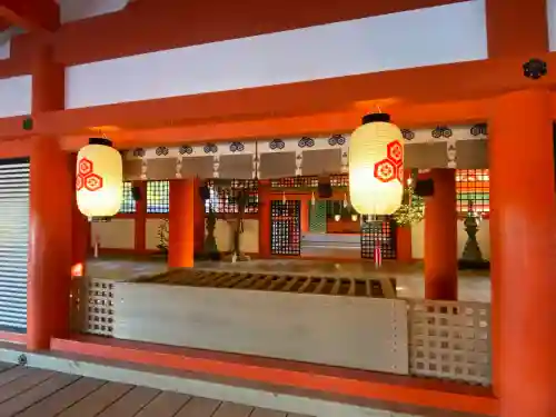 厳島神社の{uncategorized: "未分類", other: "その他", undefined: "問題あり", building: "その他建物", grave: "お墓", sacred_gate: "鳥居", guardian: "狛犬", statue: "像", buddha: "仏像", history: "歴史", nature: "自然", garden: "庭園", animal: "動物", pagoda: "塔", temizu: "手水舎", mountain_gate: "山門・神門", sanctuary: "本殿・本堂", subordinate: "末社・摂社", art: "芸術", scenery: "景色", jizo: "地蔵", ema: "絵馬", goshuin: "御朱印", omikuji: "おみくじ", items: "授与品その他", amulet: "お守り", goshuincho: "御朱印帳", eats: "食事", festival: "お祭り", votive_dance: "神楽", shichigosan: "七五三参", wedding: "結婚式", experience: "体験その他", initially: "初詣", around: "周辺", anti_infection: "感染症対策"}