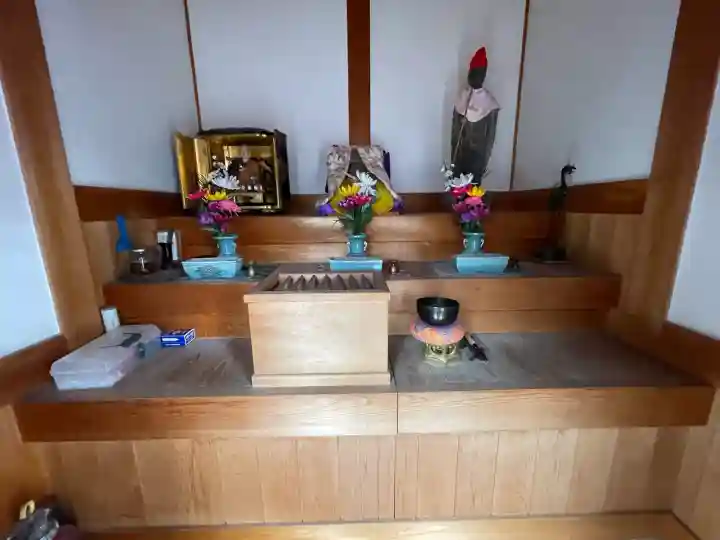 野村地蔵堂の{uncategorized: "未分類", other: "その他", undefined: "問題あり", building: "その他建物", grave: "お墓", sacred_gate: "鳥居", guardian: "狛犬", statue: "像", buddha: "仏像", history: "歴史", nature: "自然", garden: "庭園", animal: "動物", pagoda: "塔", temizu: "手水舎", mountain_gate: "山門・神門", sanctuary: "本殿・本堂", subordinate: "末社・摂社", art: "芸術", scenery: "景色", jizo: "地蔵", ema: "絵馬", goshuin: "御朱印", omikuji: "おみくじ", items: "授与品その他", amulet: "お守り", goshuincho: "御朱印帳", eats: "食事", festival: "お祭り", votive_dance: "神楽", shichigosan: "七五三参", wedding: "結婚式", experience: "体験その他", initially: "初詣", around: "周辺", anti_infection: "感染症対策"}