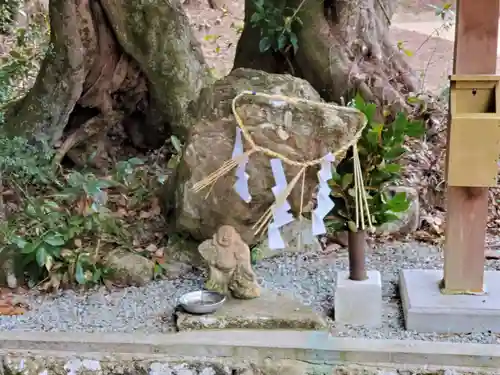 瀧尾神社の像