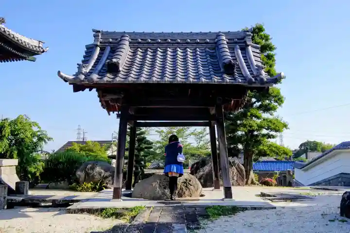大覚寺の{uncategorized: "未分類", other: "その他", undefined: "問題あり", building: "その他建物", grave: "お墓", sacred_gate: "鳥居", guardian: "狛犬", statue: "像", buddha: "仏像", history: "歴史", nature: "自然", garden: "庭園", animal: "動物", pagoda: "塔", temizu: "手水舎", mountain_gate: "山門・神門", sanctuary: "本殿・本堂", subordinate: "末社・摂社", art: "芸術", scenery: "景色", jizo: "地蔵", ema: "絵馬", goshuin: "御朱印", omikuji: "おみくじ", items: "授与品その他", amulet: "お守り", goshuincho: "御朱印帳", eats: "食事", festival: "お祭り", votive_dance: "神楽", shichigosan: "七五三参", wedding: "結婚式", experience: "体験その他", initially: "初詣", around: "周辺", anti_infection: "感染症対策"}