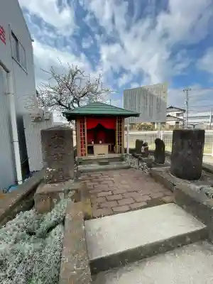 地蔵堂の{uncategorized: "未分類", other: "その他", undefined: "問題あり", building: "その他建物", grave: "お墓", sacred_gate: "鳥居", guardian: "狛犬", statue: "像", buddha: "仏像", history: "歴史", nature: "自然", garden: "庭園", animal: "動物", pagoda: "塔", temizu: "手水舎", mountain_gate: "山門・神門", sanctuary: "本殿・本堂", subordinate: "末社・摂社", art: "芸術", scenery: "景色", jizo: "地蔵", ema: "絵馬", goshuin: "御朱印", omikuji: "おみくじ", items: "授与品その他", amulet: "お守り", goshuincho: "御朱印帳", eats: "食事", festival: "お祭り", votive_dance: "神楽", shichigosan: "七五三参", wedding: "結婚式", experience: "体験その他", initially: "初詣", around: "周辺", anti_infection: "感染症対策"}