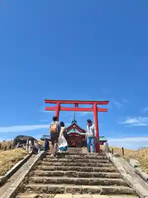 箱根元宮の{uncategorized: "未分類", other: "その他", undefined: "問題あり", building: "その他建物", grave: "お墓", sacred_gate: "鳥居", guardian: "狛犬", statue: "像", buddha: "仏像", history: "歴史", nature: "自然", garden: "庭園", animal: "動物", pagoda: "塔", temizu: "手水舎", mountain_gate: "山門・神門", sanctuary: "本殿・本堂", subordinate: "末社・摂社", art: "芸術", scenery: "景色", jizo: "地蔵", ema: "絵馬", goshuin: "御朱印", omikuji: "おみくじ", items: "授与品その他", amulet: "お守り", goshuincho: "御朱印帳", eats: "食事", festival: "お祭り", votive_dance: "神楽", shichigosan: "七五三参", wedding: "結婚式", experience: "体験その他", initially: "初詣", around: "周辺", anti_infection: "感染症対策"}