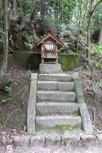 敢國神社の末社