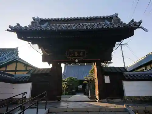 西方寺の山門