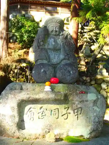 鳩ヶ嶺八幡宮の像