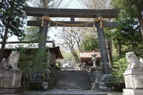 諏訪大社上社前宮の鳥居