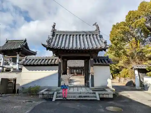 両聖寺の山門