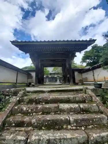 阿弥陀寺の山門