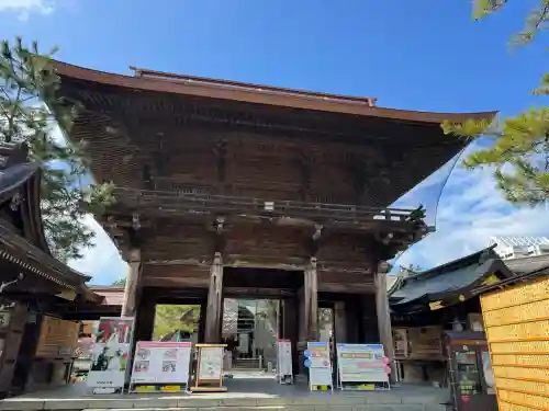 白山神社の{uncategorized: "未分類", other: "その他", undefined: "問題あり", building: "その他建物", grave: "お墓", sacred_gate: "鳥居", guardian: "狛犬", statue: "像", buddha: "仏像", history: "歴史", nature: "自然", garden: "庭園", animal: "動物", pagoda: "塔", temizu: "手水舎", mountain_gate: "山門・神門", sanctuary: "本殿・本堂", subordinate: "末社・摂社", art: "芸術", scenery: "景色", jizo: "地蔵", ema: "絵馬", goshuin: "御朱印", omikuji: "おみくじ", items: "授与品その他", amulet: "お守り", goshuincho: "御朱印帳", eats: "食事", festival: "お祭り", votive_dance: "神楽", shichigosan: "七五三参", wedding: "結婚式", experience: "体験その他", initially: "初詣", around: "周辺", anti_infection: "感染症対策"}