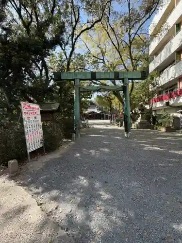 諏訪神社の{uncategorized: "未分類", other: "その他", undefined: "問題あり", building: "その他建物", grave: "お墓", sacred_gate: "鳥居", guardian: "狛犬", statue: "像", buddha: "仏像", history: "歴史", nature: "自然", garden: "庭園", animal: "動物", pagoda: "塔", temizu: "手水舎", mountain_gate: "山門・神門", sanctuary: "本殿・本堂", subordinate: "末社・摂社", art: "芸術", scenery: "景色", jizo: "地蔵", ema: "絵馬", goshuin: "御朱印", omikuji: "おみくじ", items: "授与品その他", amulet: "お守り", goshuincho: "御朱印帳", eats: "食事", festival: "お祭り", votive_dance: "神楽", shichigosan: "七五三参", wedding: "結婚式", experience: "体験その他", initially: "初詣", around: "周辺", anti_infection: "感染症対策"}