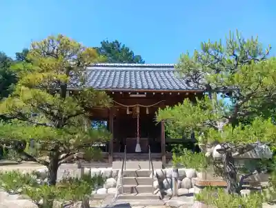 神明神社の{uncategorized: "未分類", other: "その他", undefined: "問題あり", building: "その他建物", grave: "お墓", sacred_gate: "鳥居", guardian: "狛犬", statue: "像", buddha: "仏像", history: "歴史", nature: "自然", garden: "庭園", animal: "動物", pagoda: "塔", temizu: "手水舎", mountain_gate: "山門・神門", sanctuary: "本殿・本堂", subordinate: "末社・摂社", art: "芸術", scenery: "景色", jizo: "地蔵", ema: "絵馬", goshuin: "御朱印", omikuji: "おみくじ", items: "授与品その他", amulet: "お守り", goshuincho: "御朱印帳", eats: "食事", festival: "お祭り", votive_dance: "神楽", shichigosan: "七五三参", wedding: "結婚式", experience: "体験その他", initially: "初詣", around: "周辺", anti_infection: "感染症対策"}