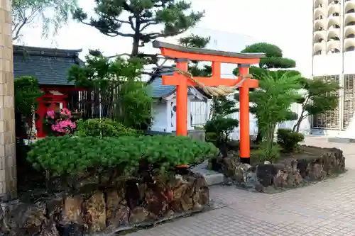 三囲神社の鳥居