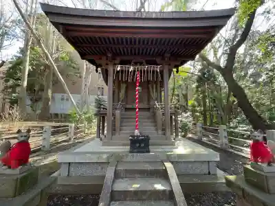 穴熊稲荷神社の{uncategorized: "未分類", other: "その他", undefined: "問題あり", building: "その他建物", grave: "お墓", sacred_gate: "鳥居", guardian: "狛犬", statue: "像", buddha: "仏像", history: "歴史", nature: "自然", garden: "庭園", animal: "動物", pagoda: "塔", temizu: "手水舎", mountain_gate: "山門・神門", sanctuary: "本殿・本堂", subordinate: "末社・摂社", art: "芸術", scenery: "景色", jizo: "地蔵", ema: "絵馬", goshuin: "御朱印", omikuji: "おみくじ", items: "授与品その他", amulet: "お守り", goshuincho: "御朱印帳", eats: "食事", festival: "お祭り", votive_dance: "神楽", shichigosan: "七五三参", wedding: "結婚式", experience: "体験その他", initially: "初詣", around: "周辺", anti_infection: "感染症対策"}