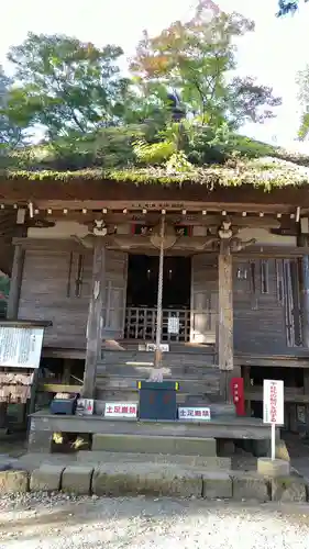 達谷西光寺の本殿