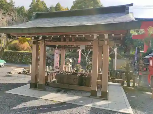 敢國神社の手水舎