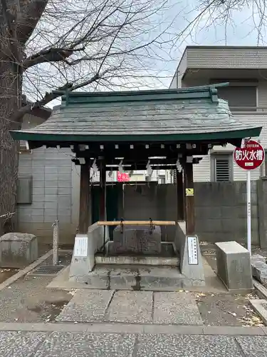 穏田神社の手水