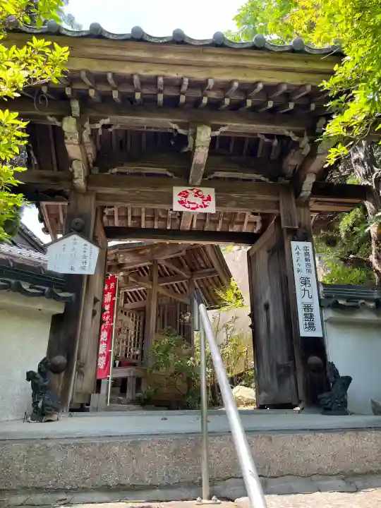 石内のお大師さん 金剛院の{uncategorized: "未分類", other: "その他", undefined: "問題あり", building: "その他建物", grave: "お墓", sacred_gate: "鳥居", guardian: "狛犬", statue: "像", buddha: "仏像", history: "歴史", nature: "自然", garden: "庭園", animal: "動物", pagoda: "塔", temizu: "手水舎", mountain_gate: "山門・神門", sanctuary: "本殿・本堂", subordinate: "末社・摂社", art: "芸術", scenery: "景色", jizo: "地蔵", ema: "絵馬", goshuin: "御朱印", omikuji: "おみくじ", items: "授与品その他", amulet: "お守り", goshuincho: "御朱印帳", eats: "食事", festival: "お祭り", votive_dance: "神楽", shichigosan: "七五三参", wedding: "結婚式", experience: "体験その他", initially: "初詣", around: "周辺", anti_infection: "感染症対策"}