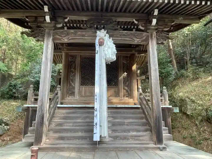諏訪神社の{uncategorized: "未分類", other: "その他", undefined: "問題あり", building: "その他建物", grave: "お墓", sacred_gate: "鳥居", guardian: "狛犬", statue: "像", buddha: "仏像", history: "歴史", nature: "自然", garden: "庭園", animal: "動物", pagoda: "塔", temizu: "手水舎", mountain_gate: "山門・神門", sanctuary: "本殿・本堂", subordinate: "末社・摂社", art: "芸術", scenery: "景色", jizo: "地蔵", ema: "絵馬", goshuin: "御朱印", omikuji: "おみくじ", items: "授与品その他", amulet: "お守り", goshuincho: "御朱印帳", eats: "食事", festival: "お祭り", votive_dance: "神楽", shichigosan: "七五三参", wedding: "結婚式", experience: "体験その他", initially: "初詣", around: "周辺", anti_infection: "感染症対策"}