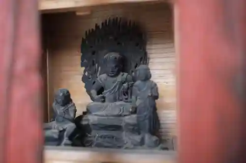 甲斐奈神社の仏像