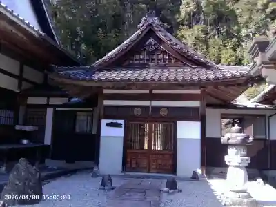 高月院の{uncategorized: "未分類", other: "その他", undefined: "問題あり", building: "その他建物", grave: "お墓", sacred_gate: "鳥居", guardian: "狛犬", statue: "像", buddha: "仏像", history: "歴史", nature: "自然", garden: "庭園", animal: "動物", pagoda: "塔", temizu: "手水舎", mountain_gate: "山門・神門", sanctuary: "本殿・本堂", subordinate: "末社・摂社", art: "芸術", scenery: "景色", jizo: "地蔵", ema: "絵馬", goshuin: "御朱印", omikuji: "おみくじ", items: "授与品その他", amulet: "お守り", goshuincho: "御朱印帳", eats: "食事", festival: "お祭り", votive_dance: "神楽", shichigosan: "七五三参", wedding: "結婚式", experience: "体験その他", initially: "初詣", around: "周辺", anti_infection: "感染症対策"}