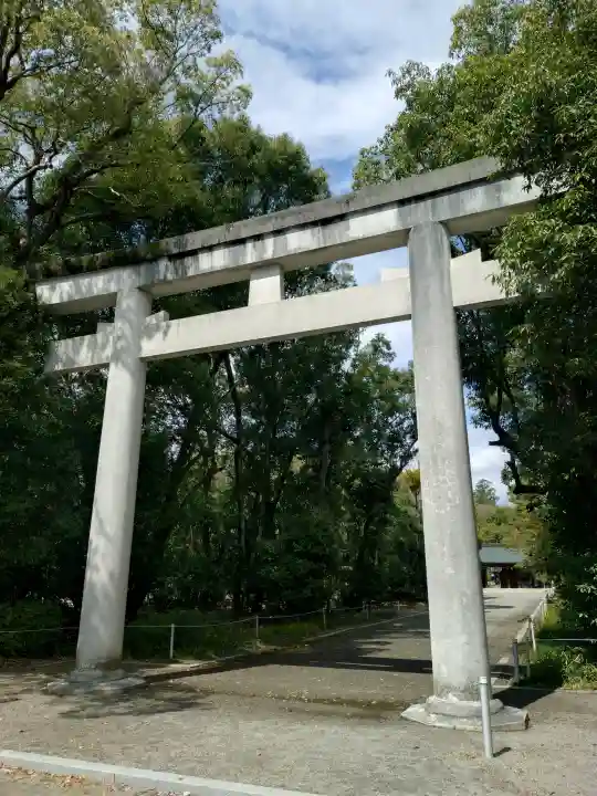 竈山神社の{uncategorized: "未分類", other: "その他", undefined: "問題あり", building: "その他建物", grave: "お墓", sacred_gate: "鳥居", guardian: "狛犬", statue: "像", buddha: "仏像", history: "歴史", nature: "自然", garden: "庭園", animal: "動物", pagoda: "塔", temizu: "手水舎", mountain_gate: "山門・神門", sanctuary: "本殿・本堂", subordinate: "末社・摂社", art: "芸術", scenery: "景色", jizo: "地蔵", ema: "絵馬", goshuin: "御朱印", omikuji: "おみくじ", items: "授与品その他", amulet: "お守り", goshuincho: "御朱印帳", eats: "食事", festival: "お祭り", votive_dance: "神楽", shichigosan: "七五三参", wedding: "結婚式", experience: "体験その他", initially: "初詣", around: "周辺", anti_infection: "感染症対策"}