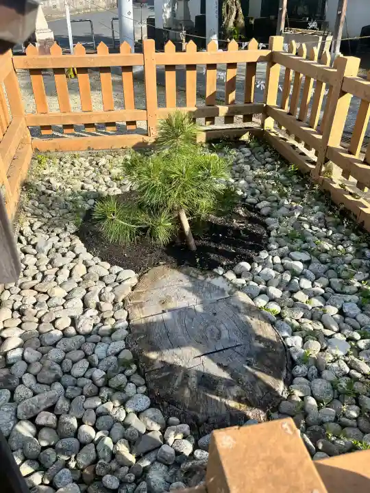 名古曽蛭子神社の{uncategorized: "未分類", other: "その他", undefined: "問題あり", building: "その他建物", grave: "お墓", sacred_gate: "鳥居", guardian: "狛犬", statue: "像", buddha: "仏像", history: "歴史", nature: "自然", garden: "庭園", animal: "動物", pagoda: "塔", temizu: "手水舎", mountain_gate: "山門・神門", sanctuary: "本殿・本堂", subordinate: "末社・摂社", art: "芸術", scenery: "景色", jizo: "地蔵", ema: "絵馬", goshuin: "御朱印", omikuji: "おみくじ", items: "授与品その他", amulet: "お守り", goshuincho: "御朱印帳", eats: "食事", festival: "お祭り", votive_dance: "神楽", shichigosan: "七五三参", wedding: "結婚式", experience: "体験その他", initially: "初詣", around: "周辺", anti_infection: "感染症対策"}