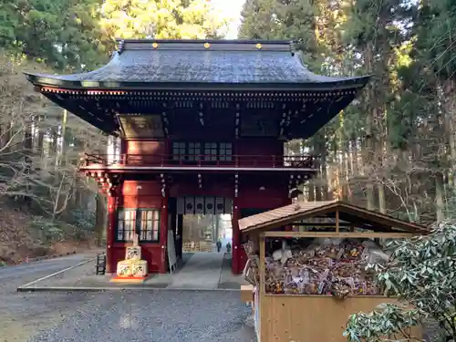 御岩神社の山門・神門