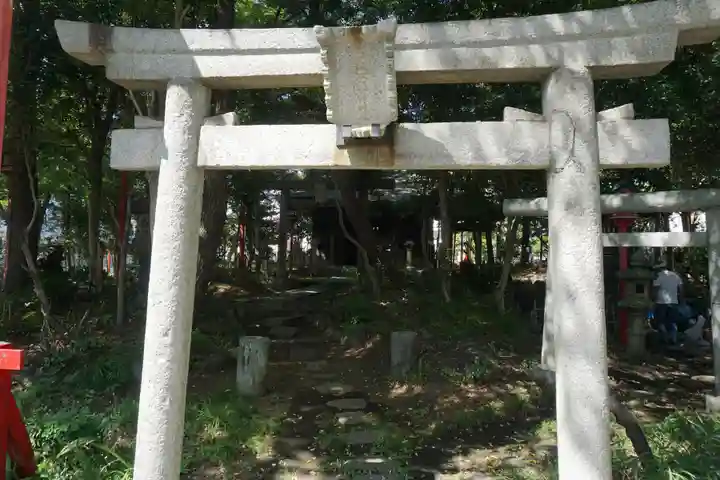 四本木稲荷神社の鳥居