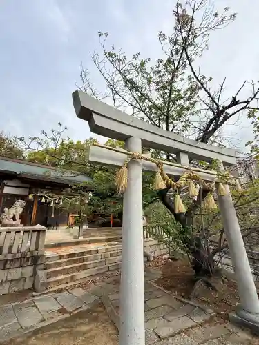 熊野神社の{uncategorized: "未分類", other: "その他", undefined: "問題あり", building: "その他建物", grave: "お墓", sacred_gate: "鳥居", guardian: "狛犬", statue: "像", buddha: "仏像", history: "歴史", nature: "自然", garden: "庭園", animal: "動物", pagoda: "塔", temizu: "手水舎", mountain_gate: "山門・神門", sanctuary: "本殿・本堂", subordinate: "末社・摂社", art: "芸術", scenery: "景色", jizo: "地蔵", ema: "絵馬", goshuin: "御朱印", omikuji: "おみくじ", items: "授与品その他", amulet: "お守り", goshuincho: "御朱印帳", eats: "食事", festival: "お祭り", votive_dance: "神楽", shichigosan: "七五三参", wedding: "結婚式", experience: "体験その他", initially: "初詣", around: "周辺", anti_infection: "感染症対策"}