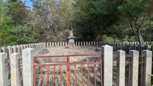 後深草天皇皇子　性仁親王墓・文覚上人墓(京都府)