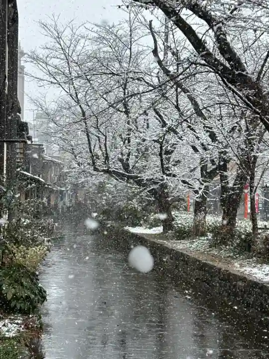 安井金比羅宮の{uncategorized: "未分類", other: "その他", undefined: "問題あり", building: "その他建物", grave: "お墓", sacred_gate: "鳥居", guardian: "狛犬", statue: "像", buddha: "仏像", history: "歴史", nature: "自然", garden: "庭園", animal: "動物", pagoda: "塔", temizu: "手水舎", mountain_gate: "山門・神門", sanctuary: "本殿・本堂", subordinate: "末社・摂社", art: "芸術", scenery: "景色", jizo: "地蔵", ema: "絵馬", goshuin: "御朱印", omikuji: "おみくじ", items: "授与品その他", amulet: "お守り", goshuincho: "御朱印帳", eats: "食事", festival: "お祭り", votive_dance: "神楽", shichigosan: "七五三参", wedding: "結婚式", experience: "体験その他", initially: "初詣", around: "周辺", anti_infection: "感染症対策"}